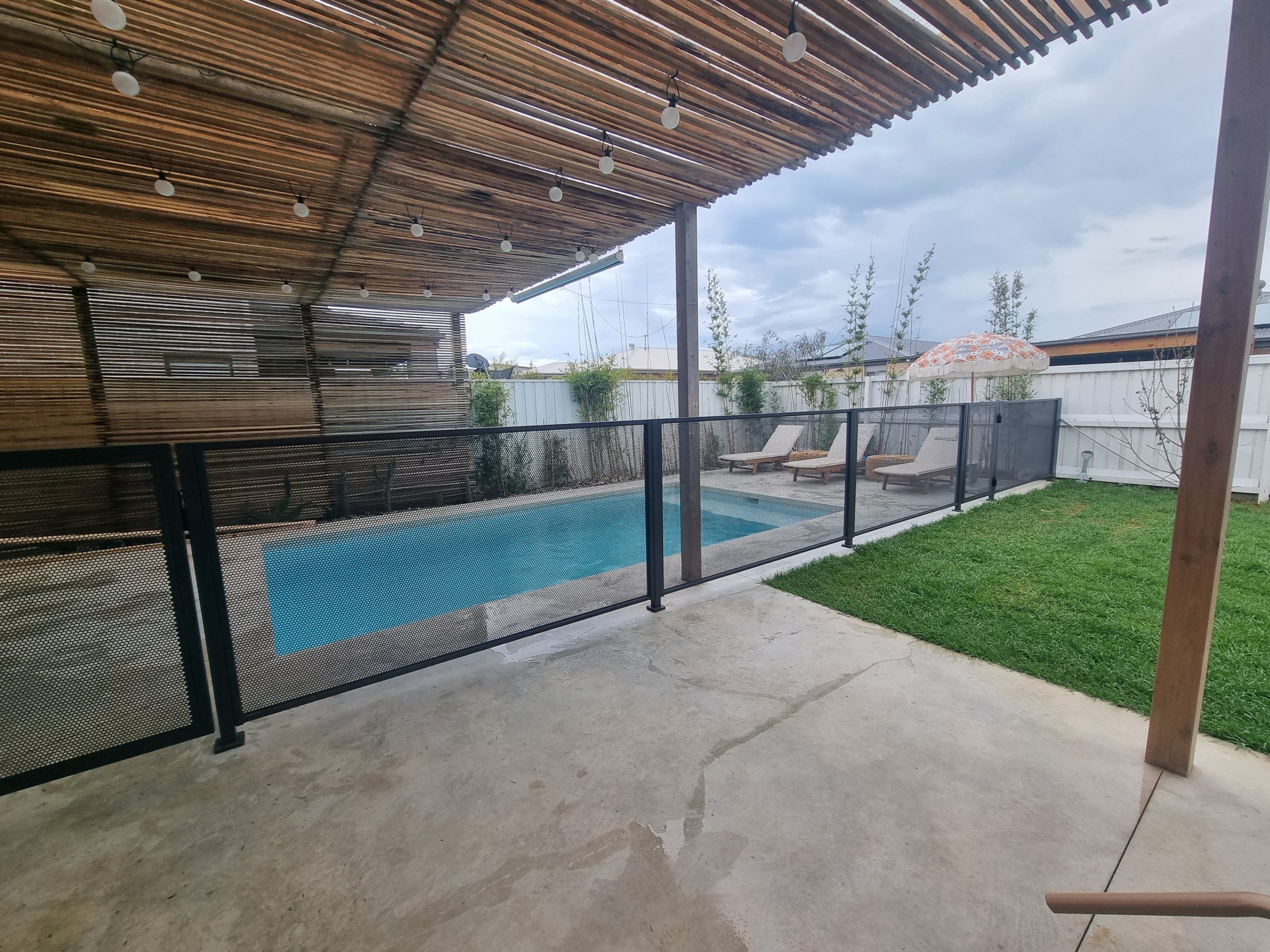 What are the benefits of a perforated Aluminium pool fence? Pool Perf